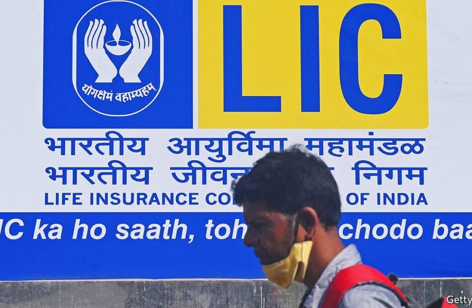 india-begins-the-privatisation-of-its-huge-life-insurance-company